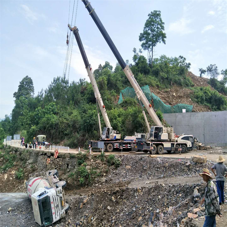 南昌汽车掉沟里叫吊车救援要多少钱